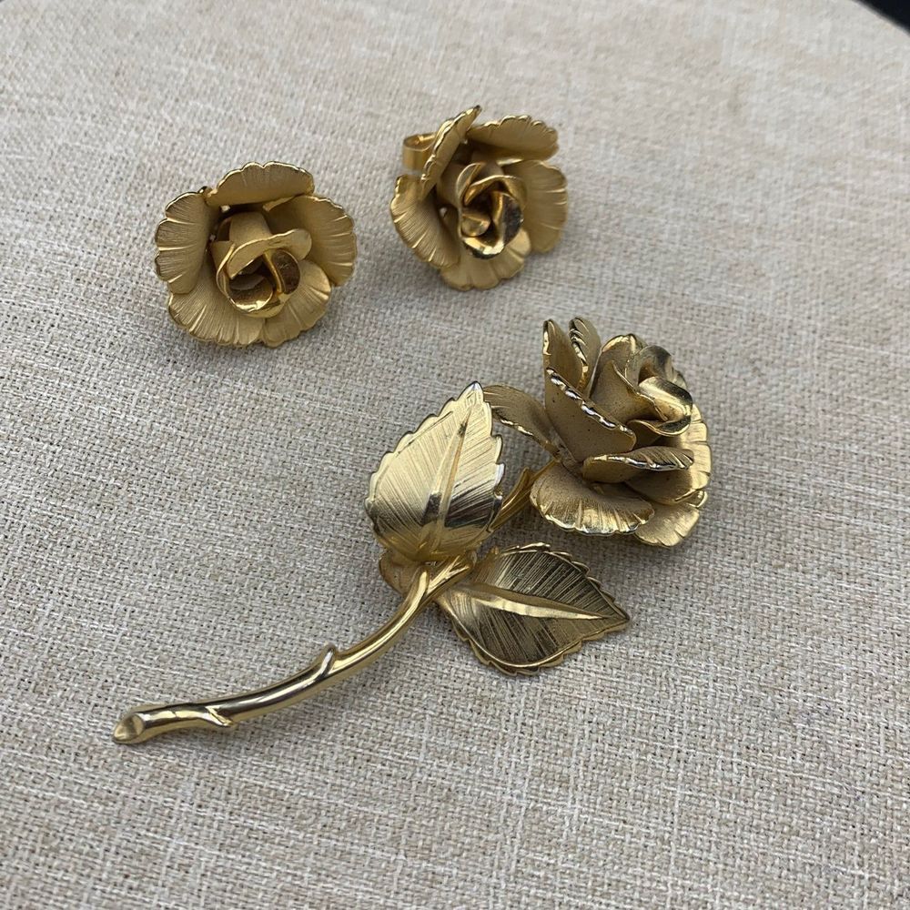 Vintage gold tone lisner rose brooch and clip on earrings set
